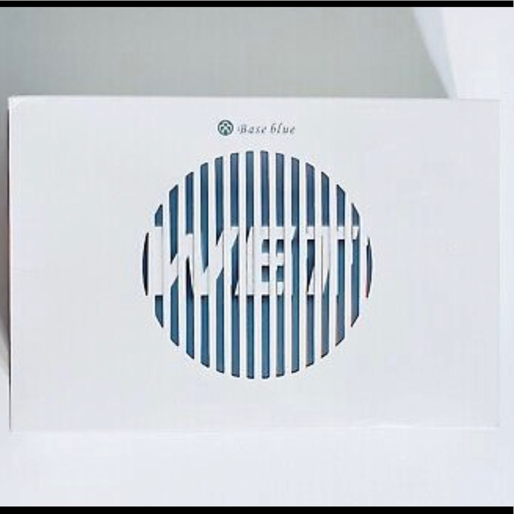 Base Blue Dry & Wet Dual Action Facial Cleansing Wipes 20 Counts(New with box)